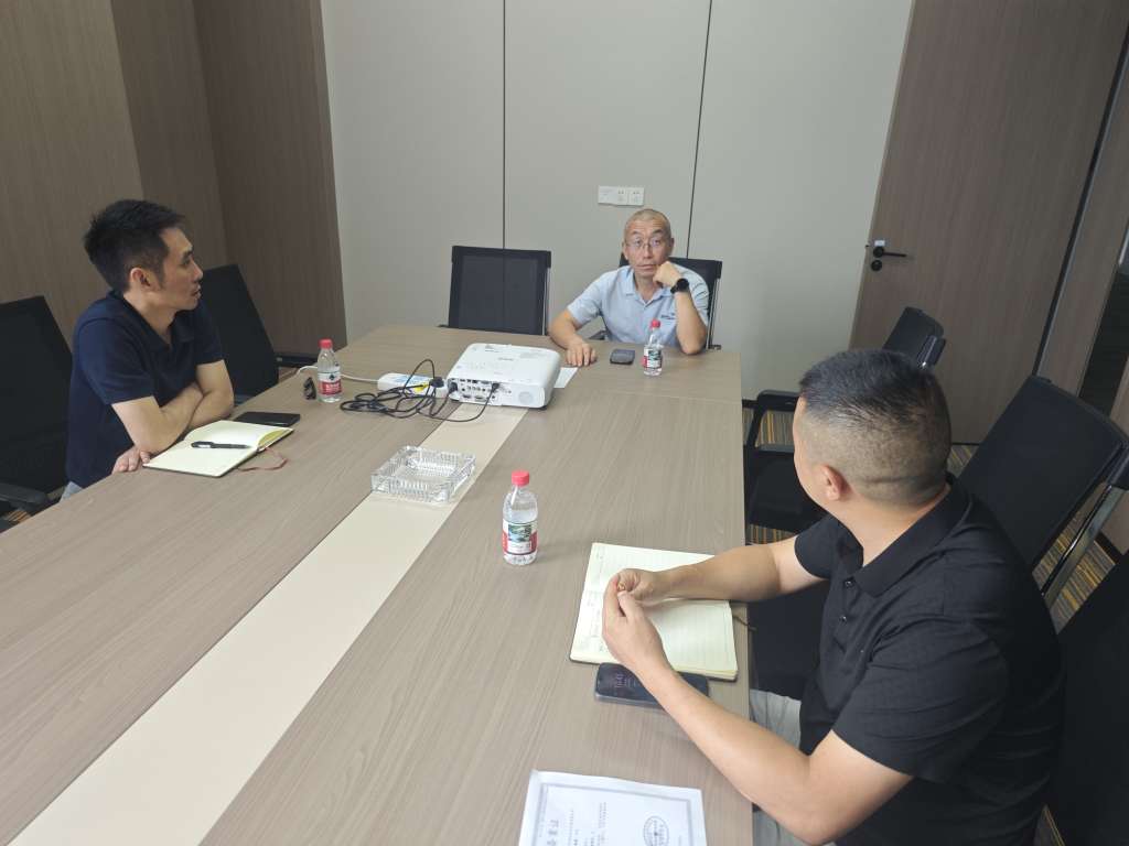 忠县统计局同农委走访黄河饮品有限公司.jpg