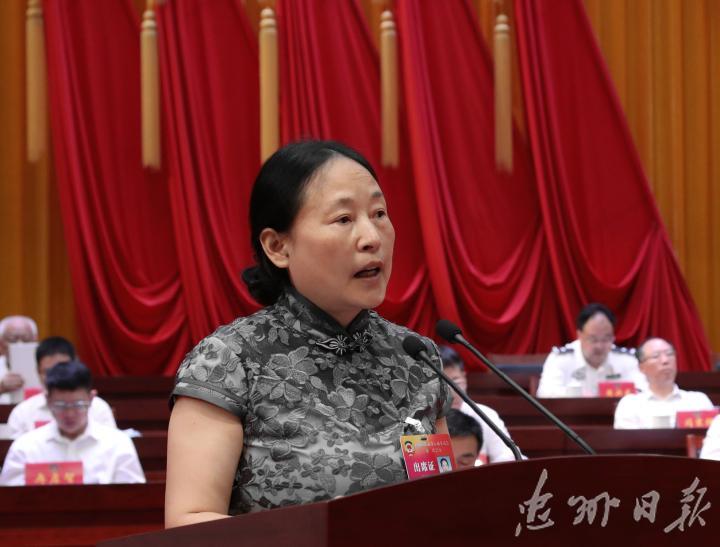忠县政协十四届四次会议开幕 江夏黄祖英陈强袁德祥到